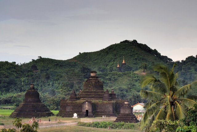 mrauk oo children playing soccer between temple ruins, football at sunset ssbwa8v1674_2_3.jpg