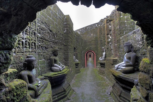 mrauk oo temple of many thousand buddhas ssbwa8v1798_6_7.jpg