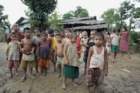 mrauk oo viallage children gathering, waiting and playing, ssbwa8v2520_small.jpg