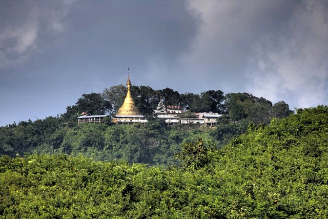 mrauk oo hilltop monastery ssbwa8v2596_4_5.jpg